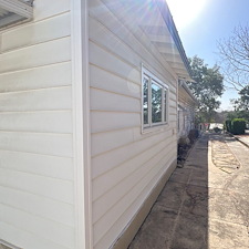 Complete-Exterior-Cleaning-Roof-Washing-Driveway-Pressure-Washing-House-Soft-Wash 4