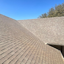 Shingle-Roof-Washing-in-San-Antonio-Safe-Effective-Roof-Cleaning 1